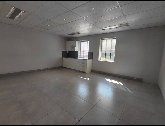 382M² OFFICE TO LET IN BRYANSTON